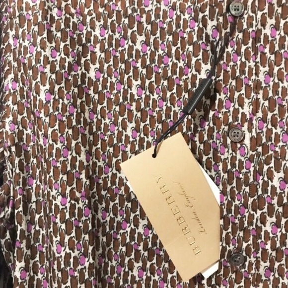 ✨Host Pick!✨ Burberry “Cholsey” button down shirt. - Picture 2 of 5